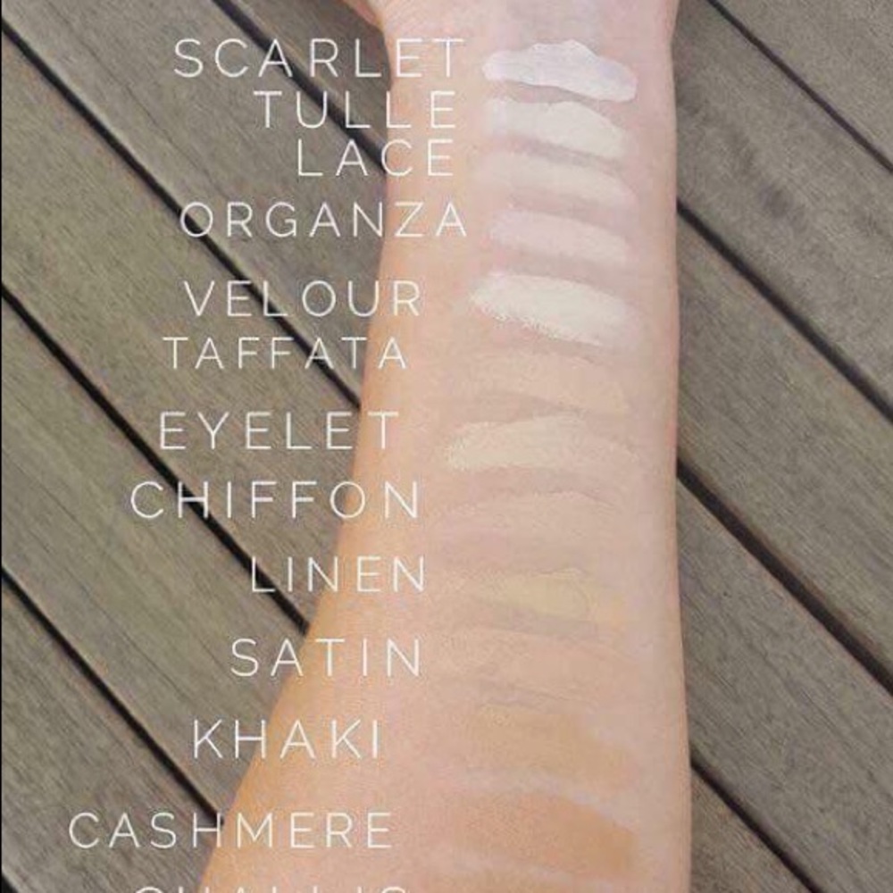 Younique Loose Powder Foundation